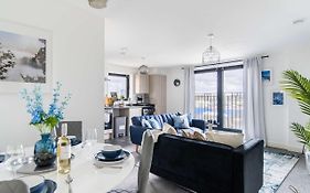 Livestay-New Private Apartment Building Minutes From Heathrow